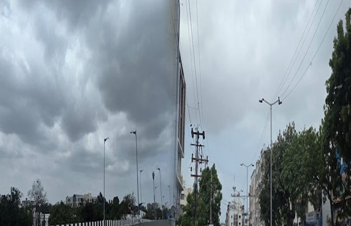 ગરમી અને ઉકળાટ વચ્ચે જામનગર જિલ્લાના હવામાનમાં અચાનક પલટો; શહેર-જિલ્લામાં છૂટાછવાયા વરસાદની શક્યતાઓ