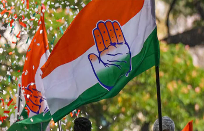વડોદરા: શહેરમાં મતદાર યાદીમાંથી કમી થયેલાના નામ સાથે કોંગ્રેસ દ્વારા રજૂઆત