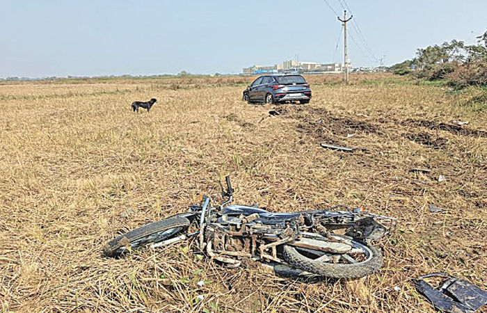 બાવળાના ભાયલા પાસે કારે પાછળથી ટક્કર મારતા બાઇક ચાલકનું મોત