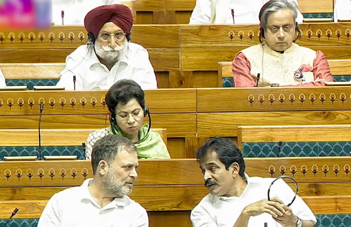 કેરલમમાં જીત બાદ કોંગ્રેસમાં CM પદ માટે 'મહાભારત'! કાર્યકરોની 'Only VD' નારા સાથે હાઇકમાન્ડને ચેતવણી