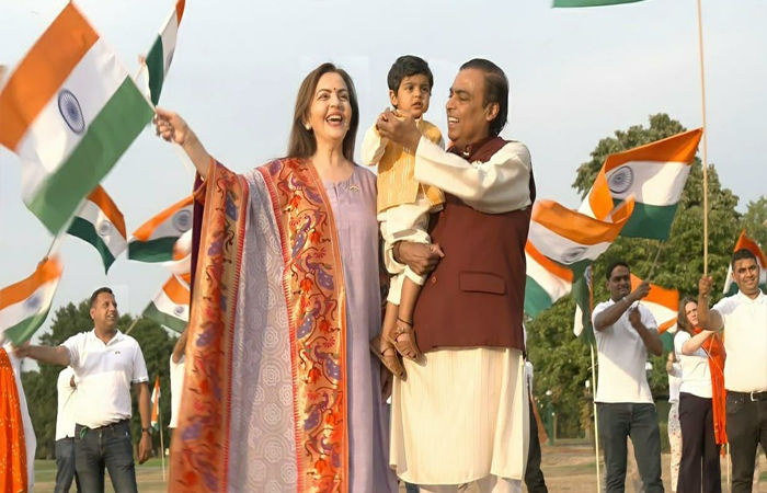 Independence Day: અંબાણી પરિવારના સૌથી નાના સદસ્યના હાથમાં જોવા મળ્યો તિરંગો