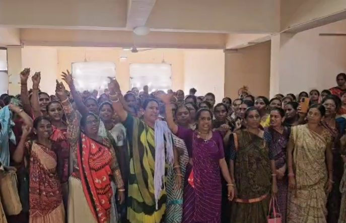 શહેરામાં આશાવર્કર અને ફેસીલેટર બહેનોએ કામગીરીથી અળગા રહી નોંધાવ્યો વિરોધ, ફિક્સ પગારની માગ સાથે મામલતદારને આવેદનપત્ર