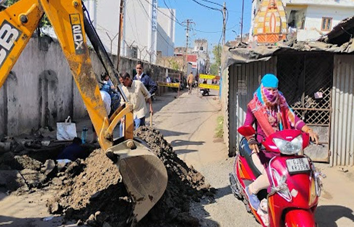 ભૂતડી ઝાંપા વિસ્તારમાં પાણી વિતરણ માટે મુકેલા બુસ્ટરમાં અવારનવાર લાઈનમાં ભંગાણથી લોકો પરેશાન