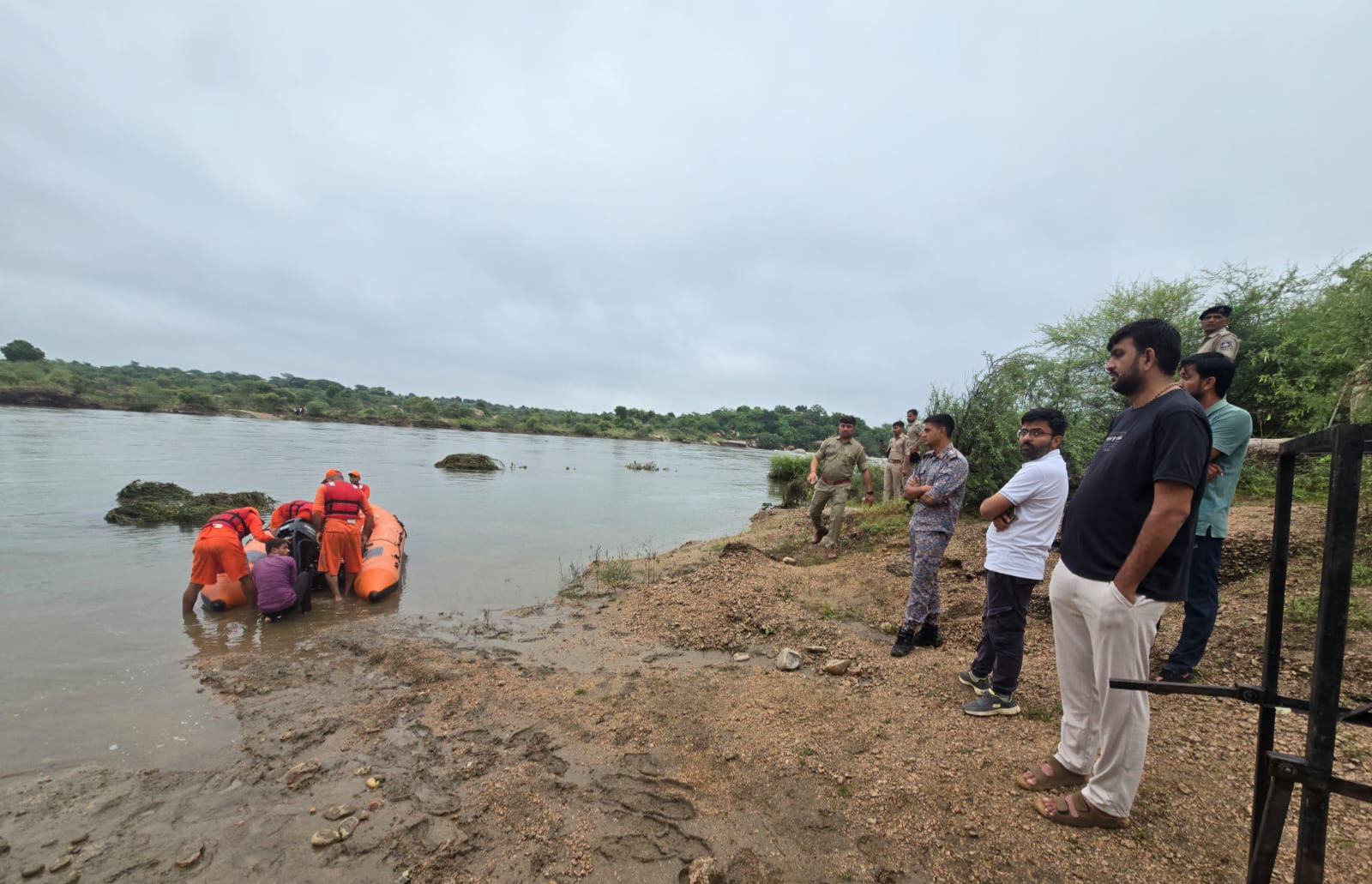 Sabarmati river overflows amid heavy rainfall; 25 workers rescued