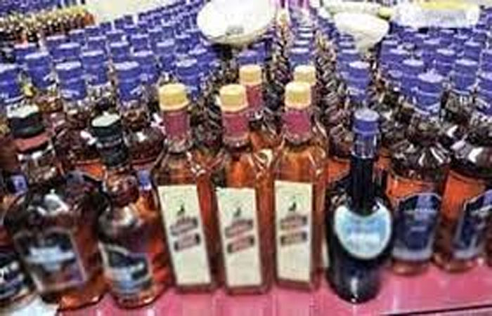 કપડવંજના વાઘાવત ગામેથી રૂ. 3.99 લાખના વિદેશી દારૂ સાથે શખ્સ ઝડપાયો