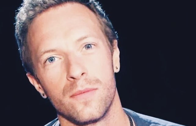Coldplay frontman Chris Martin brings desi swag to Mumbai stage