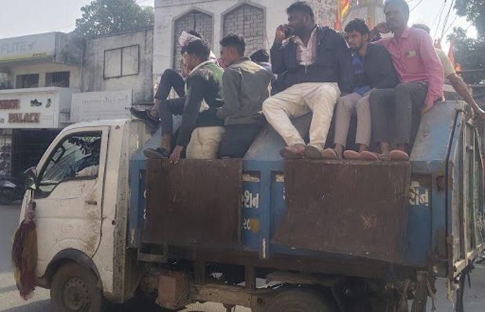 જામનગર પાલિકાની સોલિડ વેસ્ટ શાખાની બલિહારી, કચરા ગાડીમાં માનવની હેરાફેરી