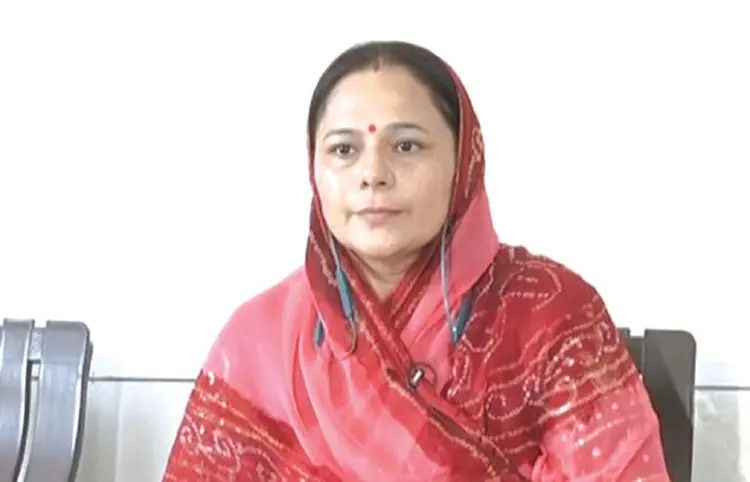 Four, including Padminiba Vala who extorted ₹7 lakh from 80-yr-old, arrested in Gondal