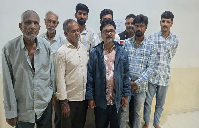 રાજ રાજેશ્વરી સોસાયટીના મકાનમાંથી જુગાર રમતા 9 શખ્સ ઝડપાયા