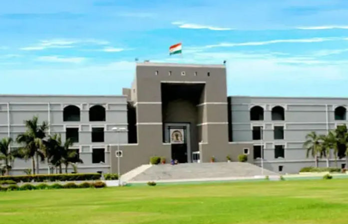 અમદાવાદમાં PGના નવા નિયમો સામે સંચાલકોએ HCના દ્વાર ખટખટાવ્યા, કોર્ટે કહ્યું- 'AMC કાગળ માગે તે યોગ્ય'