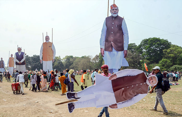 PM મોદીની જનસભા પહેલા કોલકાતામાં TMC-BJP વચ્ચે ઘર્ષણ, પથ્થરમારામાં ભાજપના જિલ્લા પ્રમુખ ઈજાગ્રસ્ત