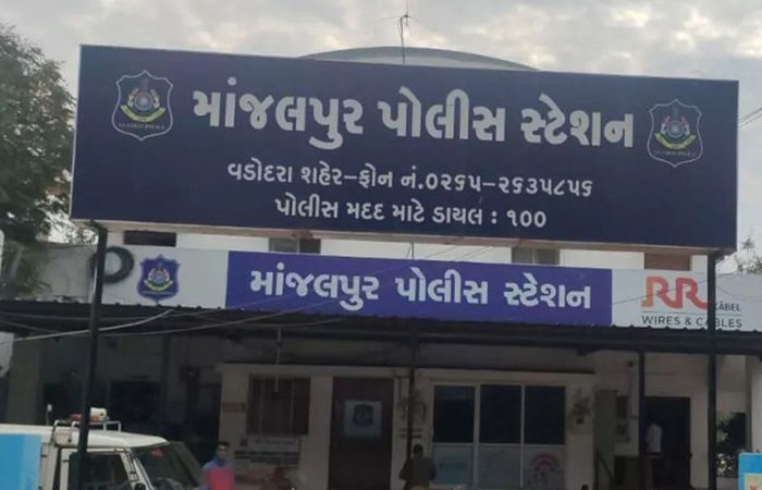 વડોદરામાં સ્કૂલ વર્ધી વાન ચલાવતા યુવક પર ધારીયા વડે હુમલો