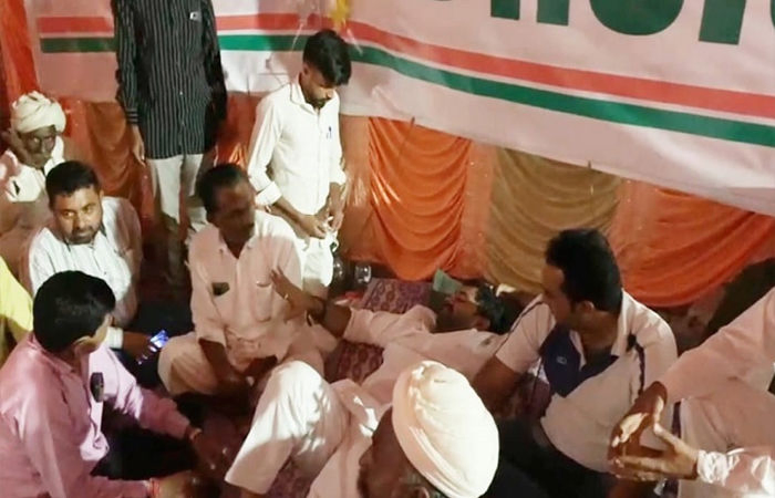 થરાદ: ઉપવાસ આંદોલન ઉપર ઉતરેલા MLA ગુલાબસિંહ રાજપૂતની તબિયત લથડી