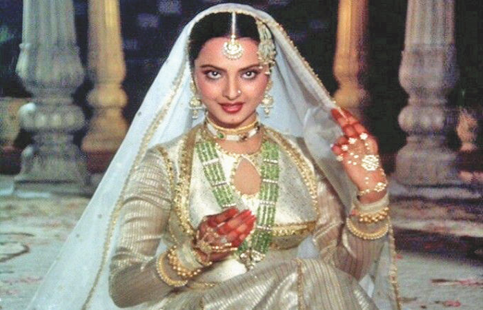 દિલ ચીજ ક્યા હૈ, આપ મેરી જાન લીજિએ...                       .