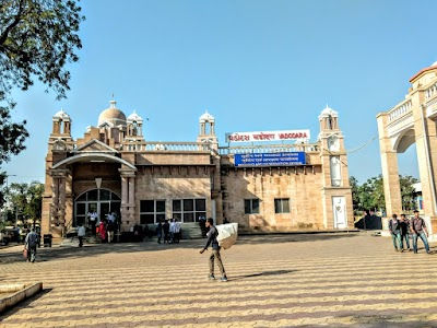 વડોદરા રેલવે સ્ટેશન  બહાર મધરાતે   રાજસ્થાનના 3 પ્રવાસીને ડરાવી લૂંટી લેનાર ચાર લૂંટારા પકડાયા