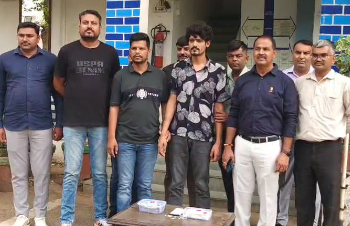 અમદાવાદમાં ધોળા દિવસે ચોરી કરતો આરોપી ઝડપાયોઃ 9 લાખના મુદ્દામાલ સાથે પોલીસે કરી ધરપકડ