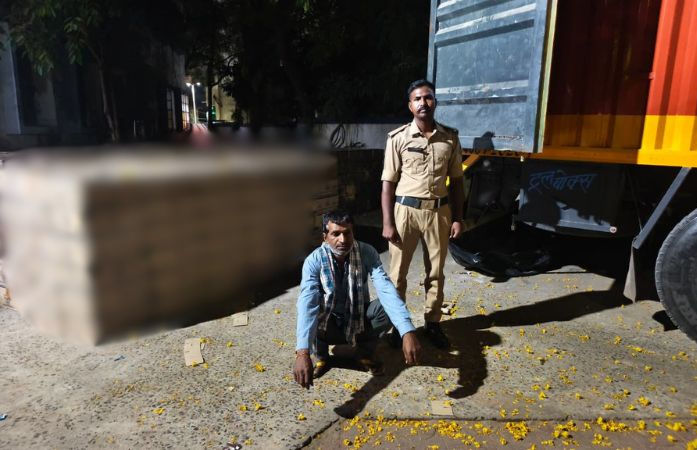 અમદાવાદ: ટીવીના આડમાં લઈ જવાતો રૂ. 67 લાખનો વિદેશી દારૂ ઝડપાયો, એકની ધરપકડ