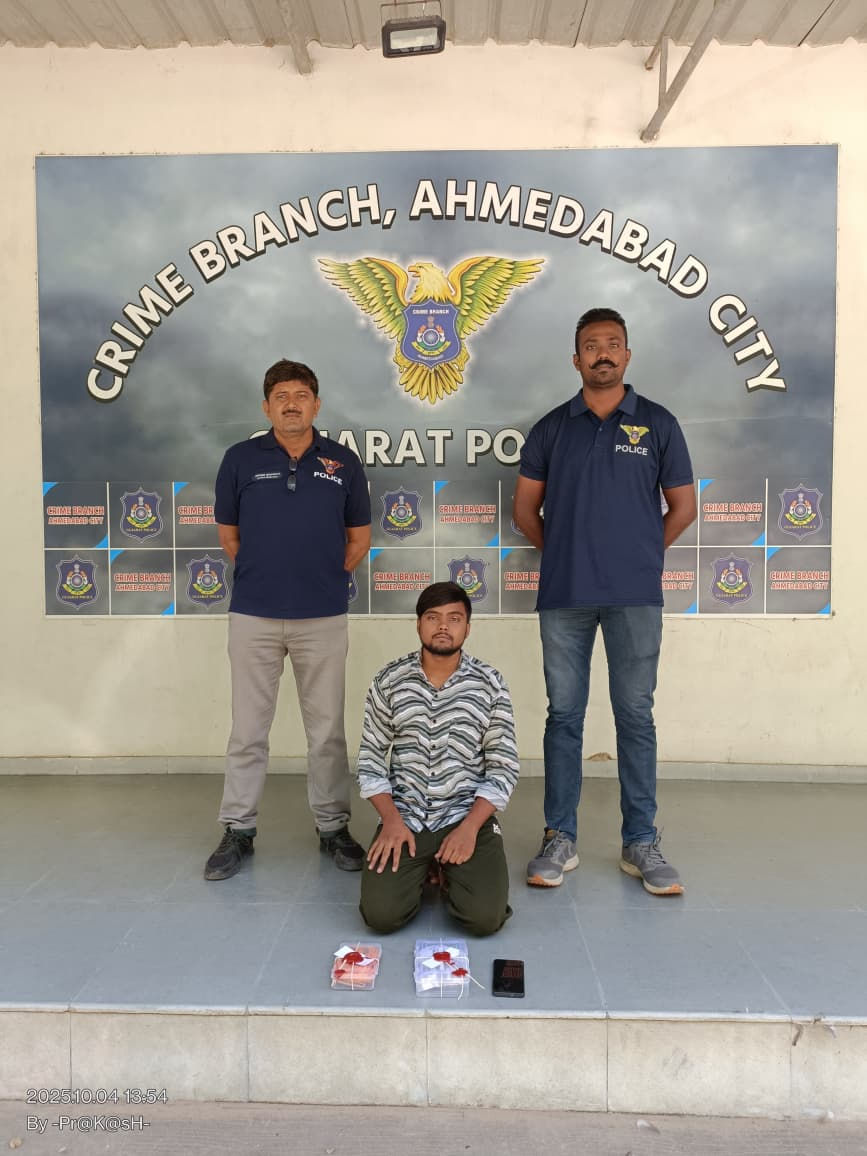 રૂપિયા ૧૦૦ના દરની બનાવટી ચલણી નોટો સાથે યુવકને ઝડપી લેવાયો