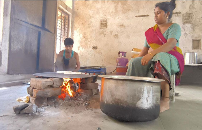 સુરેન્દ્રનગરની આદર્શ નિવાસી શાળાઓમાં 7 દિવસથી ગેસનો પુરવઠો ખૂટયો
