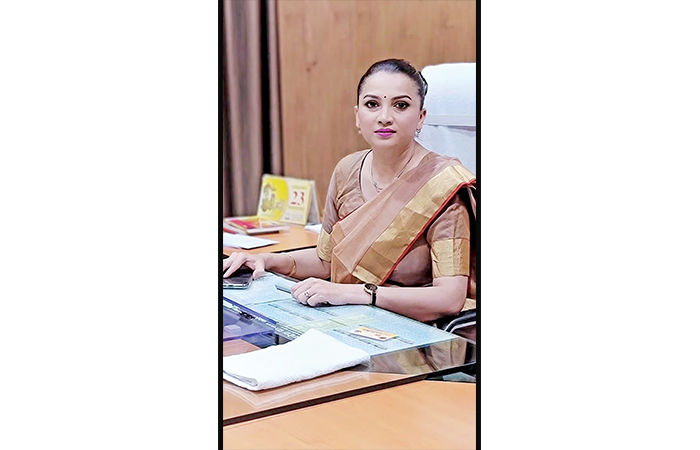 ઘરેલુ હિંસાને અતિક્રમીને IAS બની સવિતા પ્રધાન