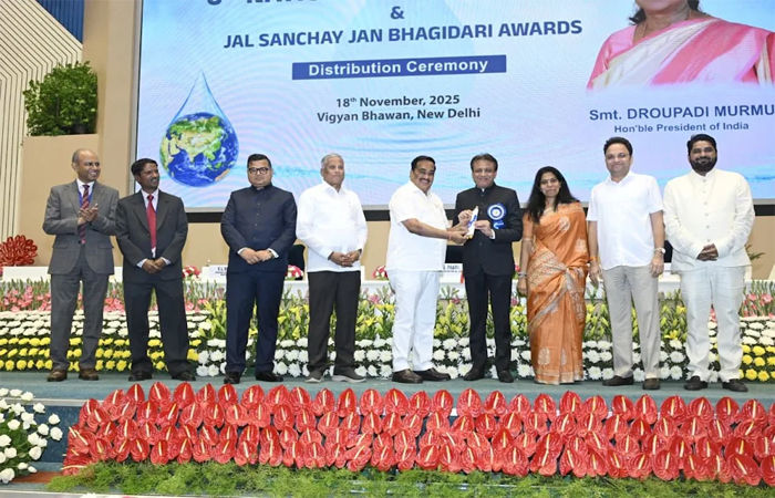 'કેચ ધ રેન' અભિયાનમાં ગુજરાત અને ભારતમાં અગ્રેસર કામગીરી કરતા સુરતને એવોર્ડ અપાયો