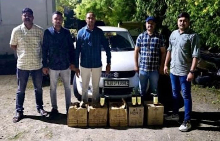 જામનગરમાં સાંઢીયા પૂલ નજીક રેઢી પડેલી કારમાંથી ઇંગ્લિશ દારૂ ઝડપાયો : કારચાલક ફરાર