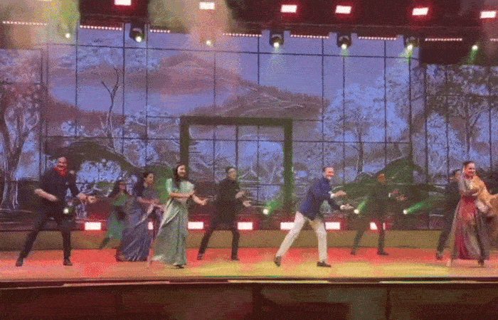 VIDEO: ભાજપ અને વિપક્ષના સાંસદોએ એક મંચ પર કર્યો ડાન્સ; કંગના રણૌત, મહુઆ મોઈત્રાનો વીડિયો વાઇરલ