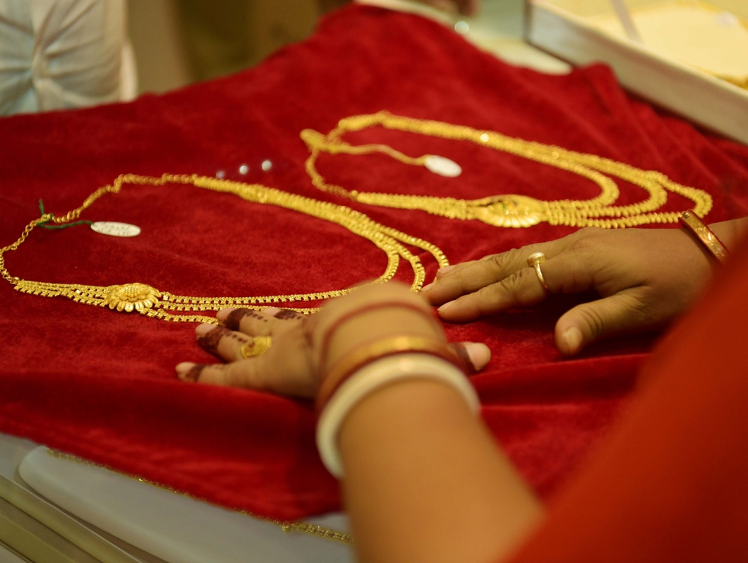 How to check the purity of gold you just bought?