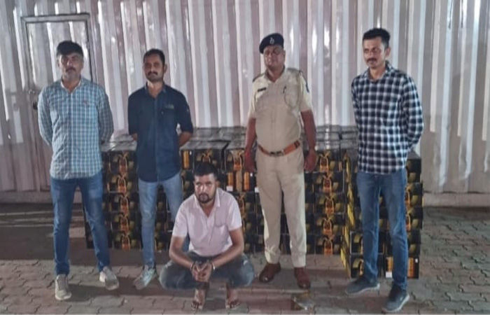 નેશનલ હાઇવે નં.48 ઉપર આયશર ટેમ્પોમાં પ્લાસ્ટિકના દાણા અને વેસ્ટ પાઉડરની આડમાં વડોદરા લઈ જવાતો બિયરનો જથ્થો ઝડપાયો