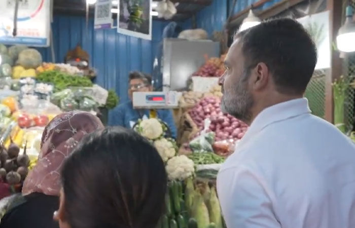 40નું લસણ 400 રૂપિયામાં મળે છે... રાહુલ ગાંધી મહિલાઓ સાથે શાકમાર્કેટ પહોંચ્યા, મોંઘવારી મુદ્દે સરકાર પર પ્રહાર