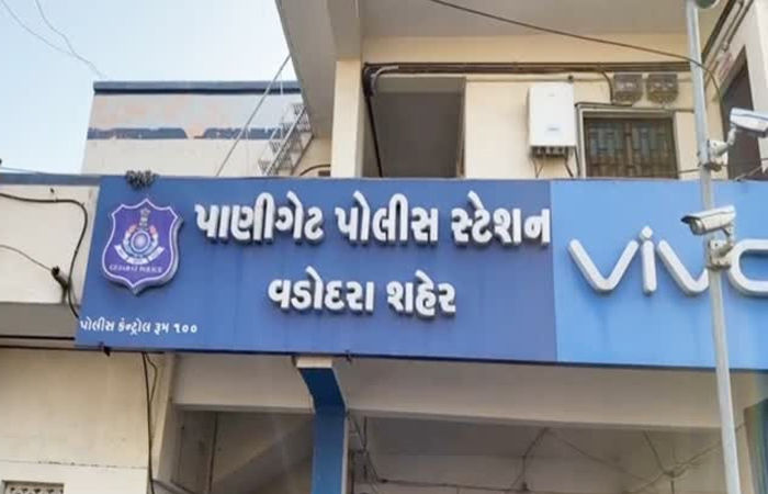 વડોદરામાં બિલ્ડરની ઓફિસમાંથી રોકડા 6 લાખ અને ડીવીઆર લઈ જતા ચોર