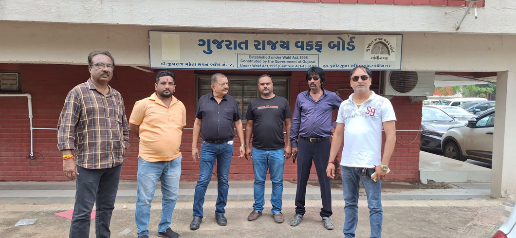 Bajrang Dal reaches Waqf board office, makes people send suggestions to JPC