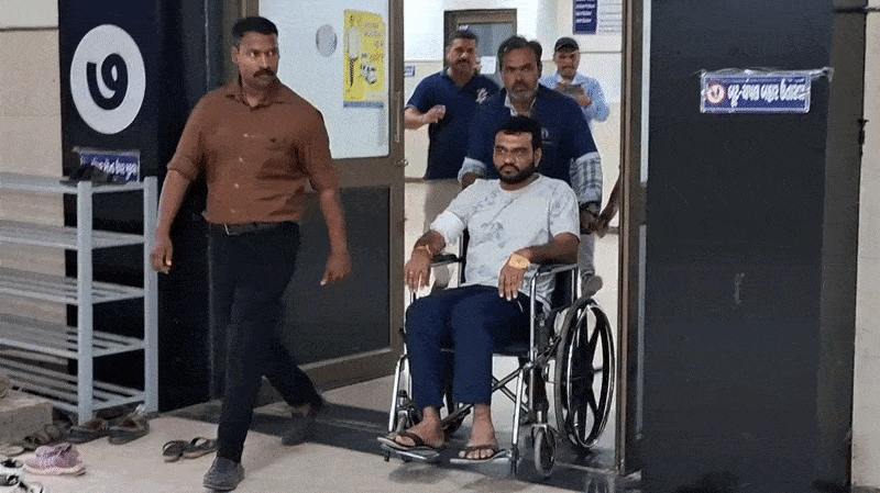 સાબરકાંઠા: શામળાજી નજીક પોલીસ જાપ્તામાંથી ફરાર થતા આરોપી પર ફાયરિંગ, હાથમાં ગોળી વાગી