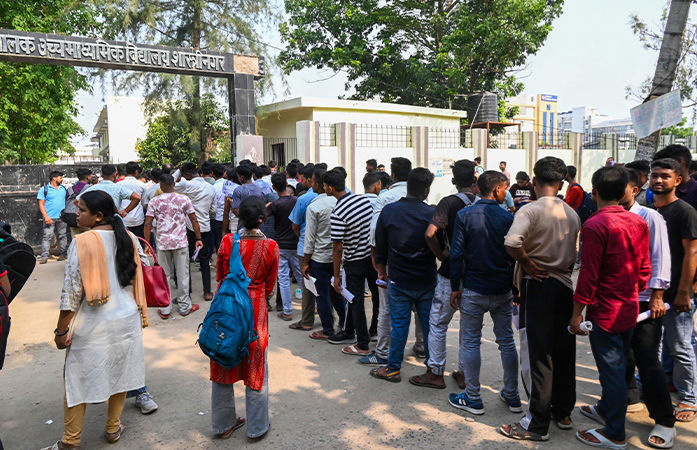 NEET રિ-એક્ઝામમાં બિહારમાં બીજાનું પેપર લખતા 9 'મુન્નાભાઈ' સહિત 30ની ધરપકડ