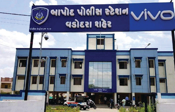 વડોદરામાં પોલીસનો સ્વાંગ રચી છેતરપિંડી કરતા દંપતી સામે ગુનો દાખલ