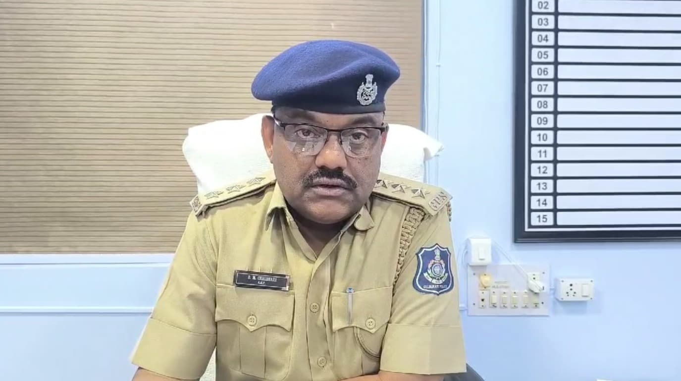 જાતિનું બોગસ પ્રમાણપત્ર રજૂ કરવાના કેસમાં ગુજરાત  પોલીસના ડિસમીસ કરાયેલા ACP બી.એમ. ચૌધરીની ધરપકડ બાદ જામીનમુક્તિ