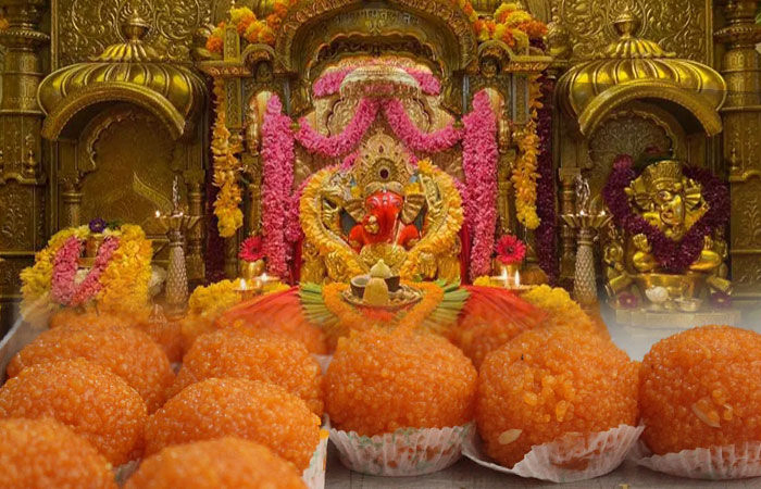 હવે મુંબઈના સિદ્ધિવિનાયક મંદિરના લાડુની શુદ્ધતા પર ઉઠ્યા સવાલ, જાણો શું થયો વિવાદ