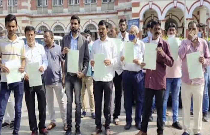વડોદરા: ગ્રામ પંચાયતની ચૂંટણી સંદર્ભે વરણામા ગ્રામજનોનો વિરોધ