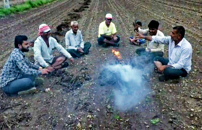 સિહોર તાલુકાના ખાંભા ગામે ખેડૂતોએ મગફળીનો હવન કર્યો