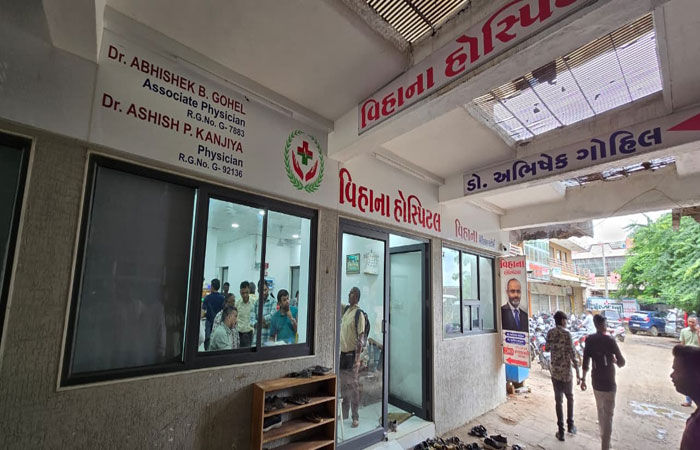 સુરેન્દ્રનગરની વિહાના હોસ્પિટલમાં એલોપથી સારવાર કરતા 2 હોમિયોપથી ડોક્ટર ઝડપાયા