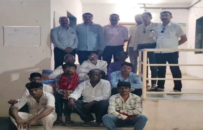 લીંબડીના જનશાળી ગામે ગંજીપાના વડે જુગાર રમતાં 9 શખ્સ ઝડપાયા