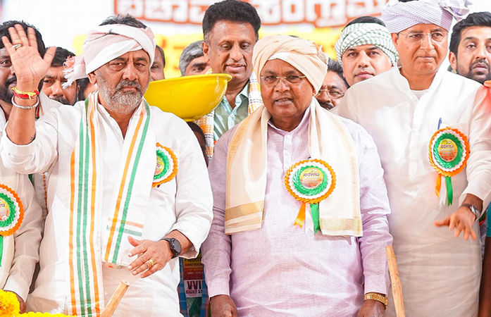 કર્ણાટકમાં નવાજૂનીના એંધાણ! સિદ્ધારમૈયા અને શિવકુમાર દિલ્હી દરબારમાં, જાણો 3 સમીકરણો