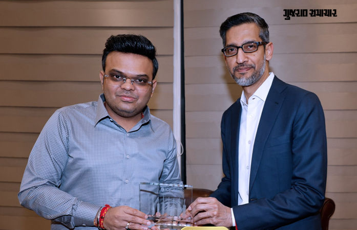 ગૂગલના CEO સુંદર પિચાઇએ અમદાવાદમાં મેચની મજા માણી, ટ્રોફી સાથે સ્ટેડિયમમાં એન્ટ્રી મારી