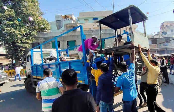 વડોદરા મંગળ બજાર આસપાસ લારી ગલ્લા અને પાથરણાના દબાણોની સમસ્યા ત્રાસદાયક