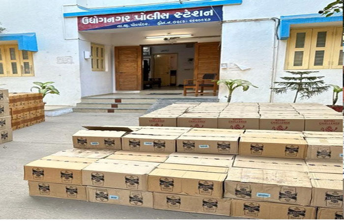 પોરબંદરમાં રેન્જ આઈ.જી.ની મુલાકાત સમયે જ 24 લાખનો દારૂ પકડાયો