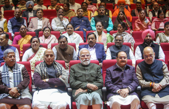 'તમે બસ કામ કરો, આ મજૂર તમારી પાછળ ઊભો છે', NDA સાંસદોને PM મોદીની ટકોર