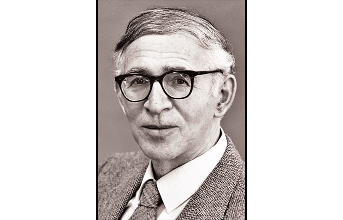 Inventor of the Crystallographic Microscope: Aaron Klug