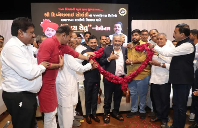 'હું વાતો કરવાવાળો નથી, અડધી રાતનો હોંકારો છું', ભાવનગરમાં કાર્યક્રમમાં પરસોત્તમ સોલંકીનો હુંકાર