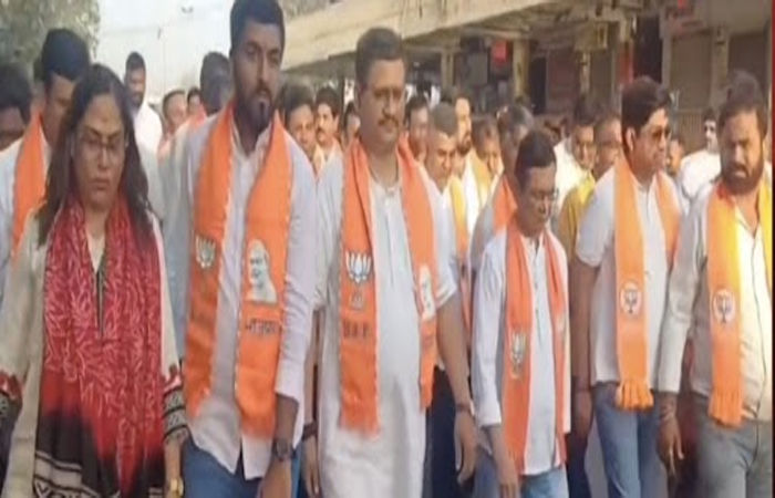 શહીદ દિને વડોદરા શહેરમાં સવારે પ્રભાતફેરી યોજાઈ : ભાજપના આગેવાનોએ શ્રદ્ધાંજલિ આપી