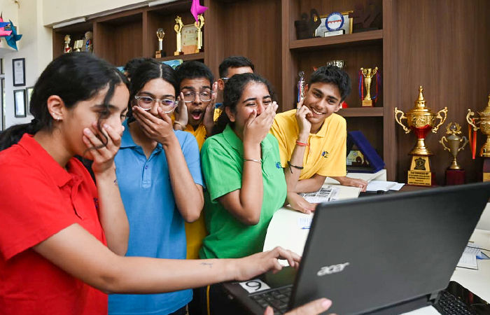 CBSE ધોરણ 12નું પરિણામ જાહેર: 85.20% વિદ્યાર્થીઓ પાસ, છોકરીઓએ ફરી મેદાન માર્યું